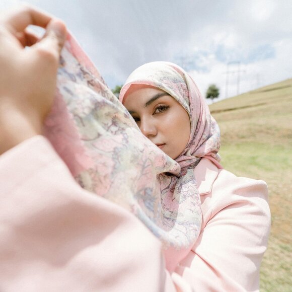 Modest Fashion Closet 🎀 Like to Bookmark - Picture 4 of 8